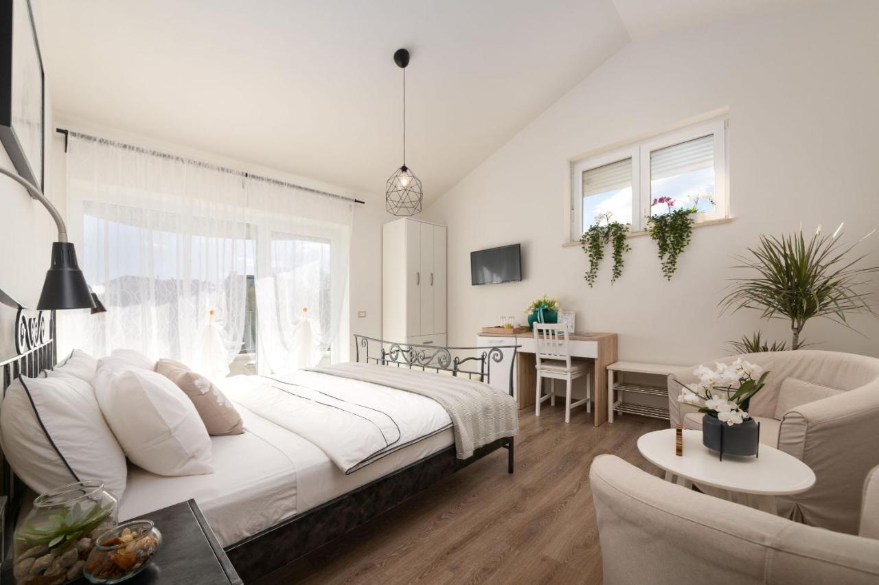 Rooms Karolina Funtana Eksteriør bilde
