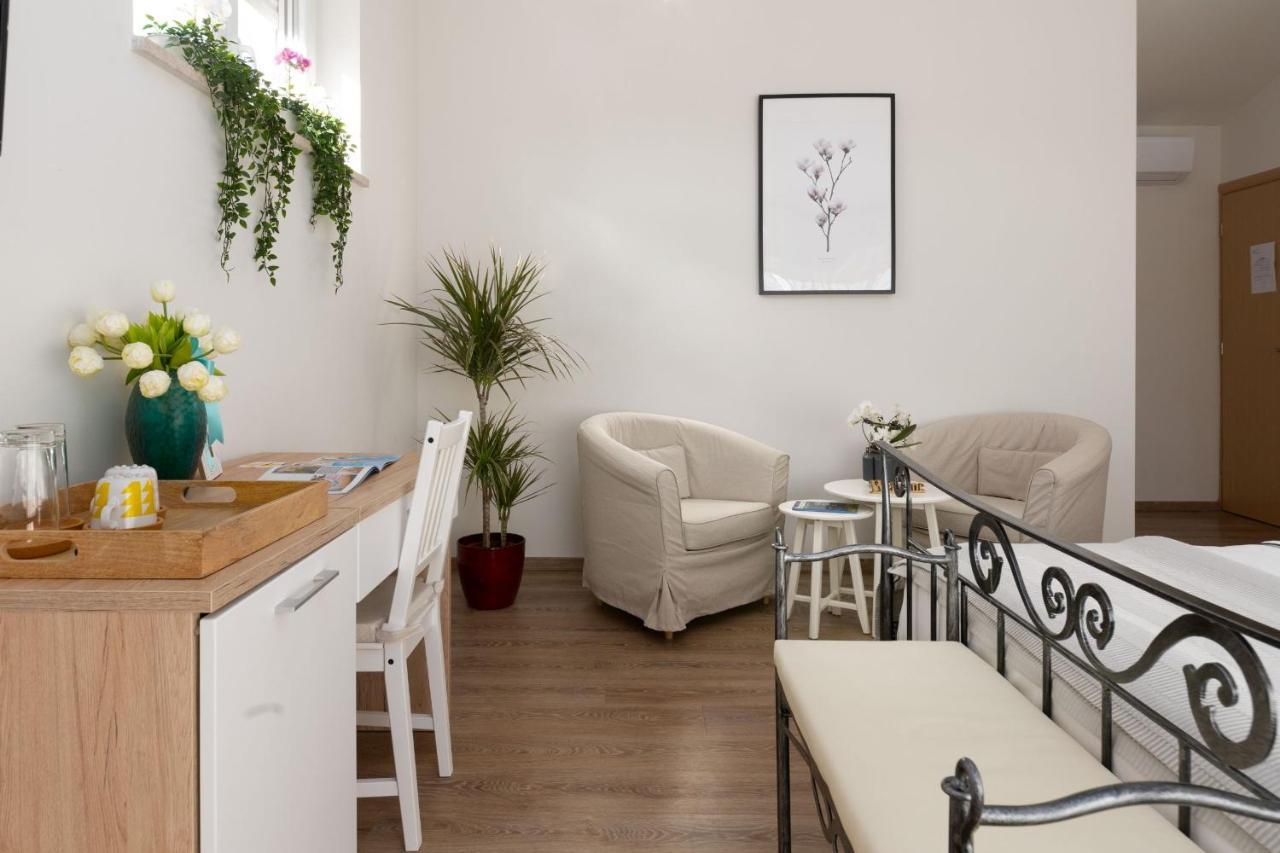 Rooms Karolina Funtana Eksteriør bilde