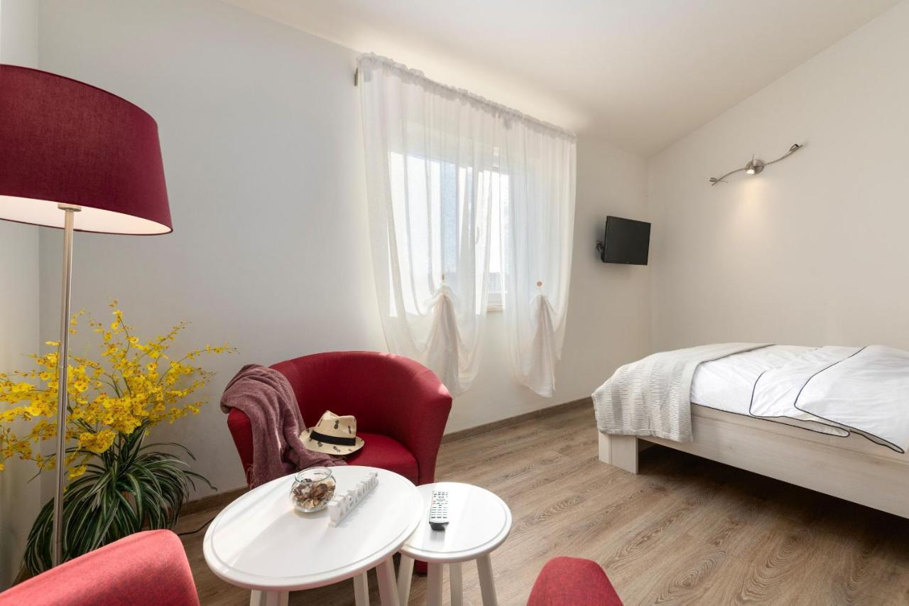 Rooms Karolina Funtana Eksteriør bilde
