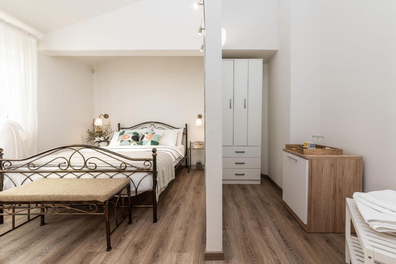 Rooms Karolina Funtana Eksteriør bilde
